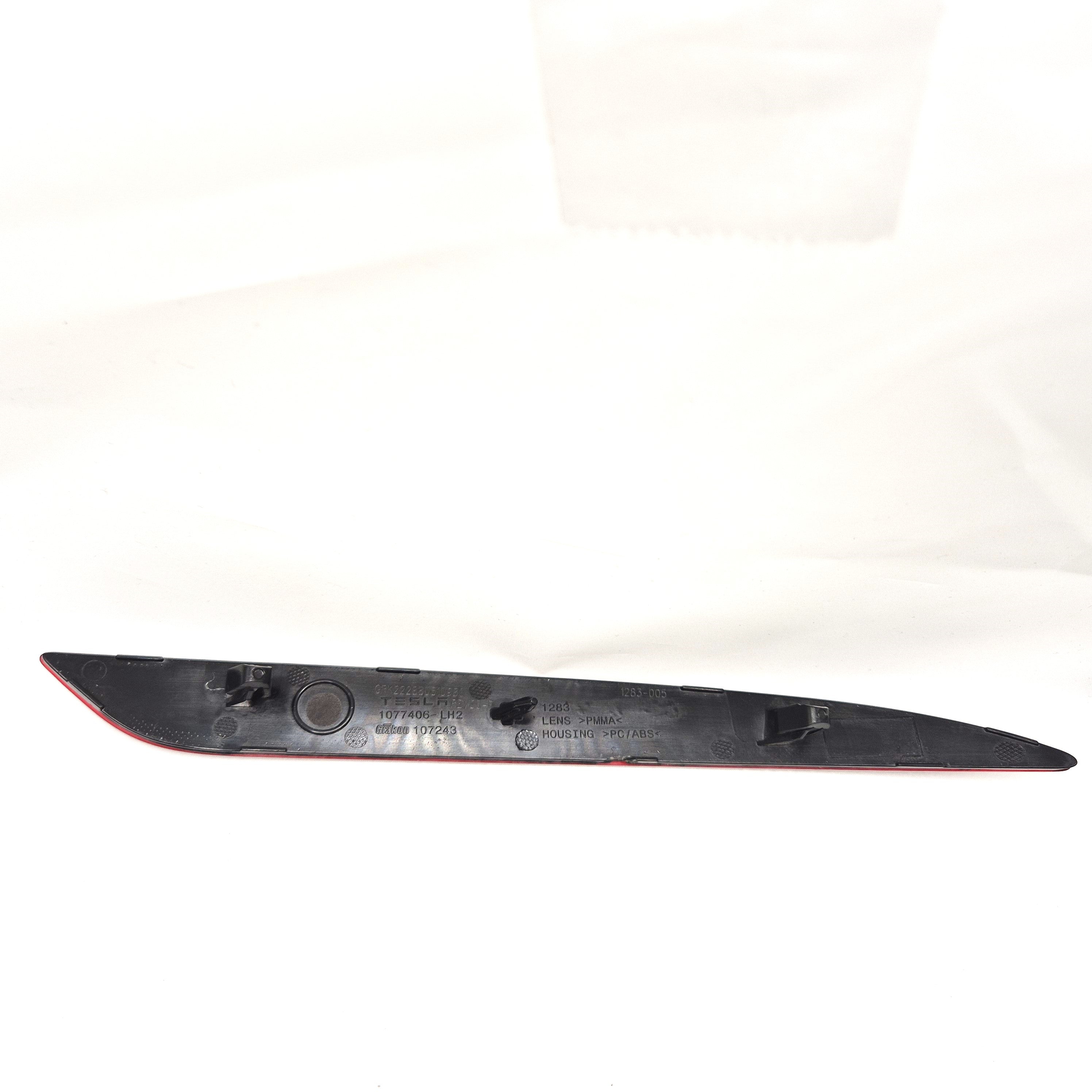 Tesla Model 3 17-23 Rear Left reflector lamp 1077406-00-F