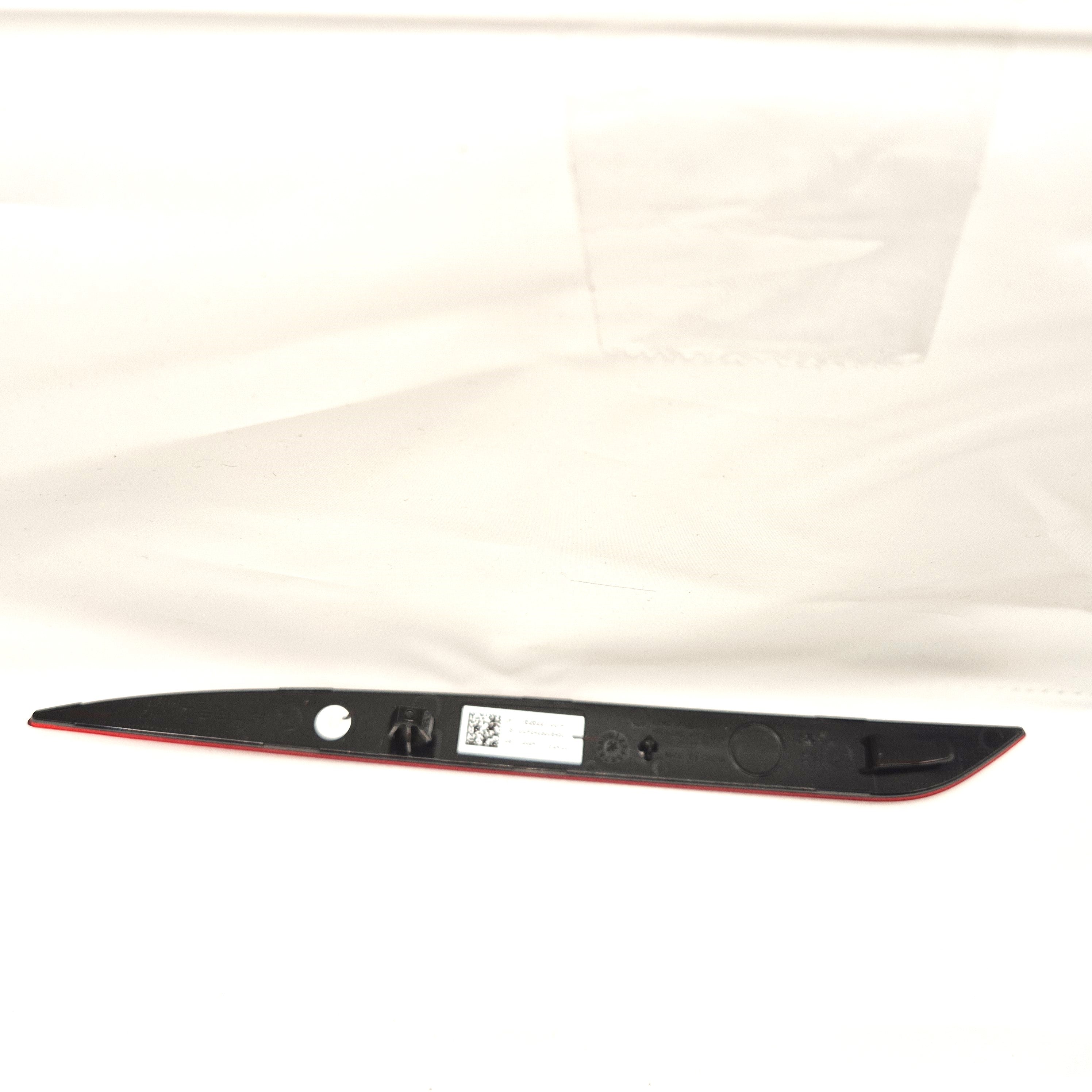Tesla Model Y 19- Rear Right reflector lamp 1626227-00-A